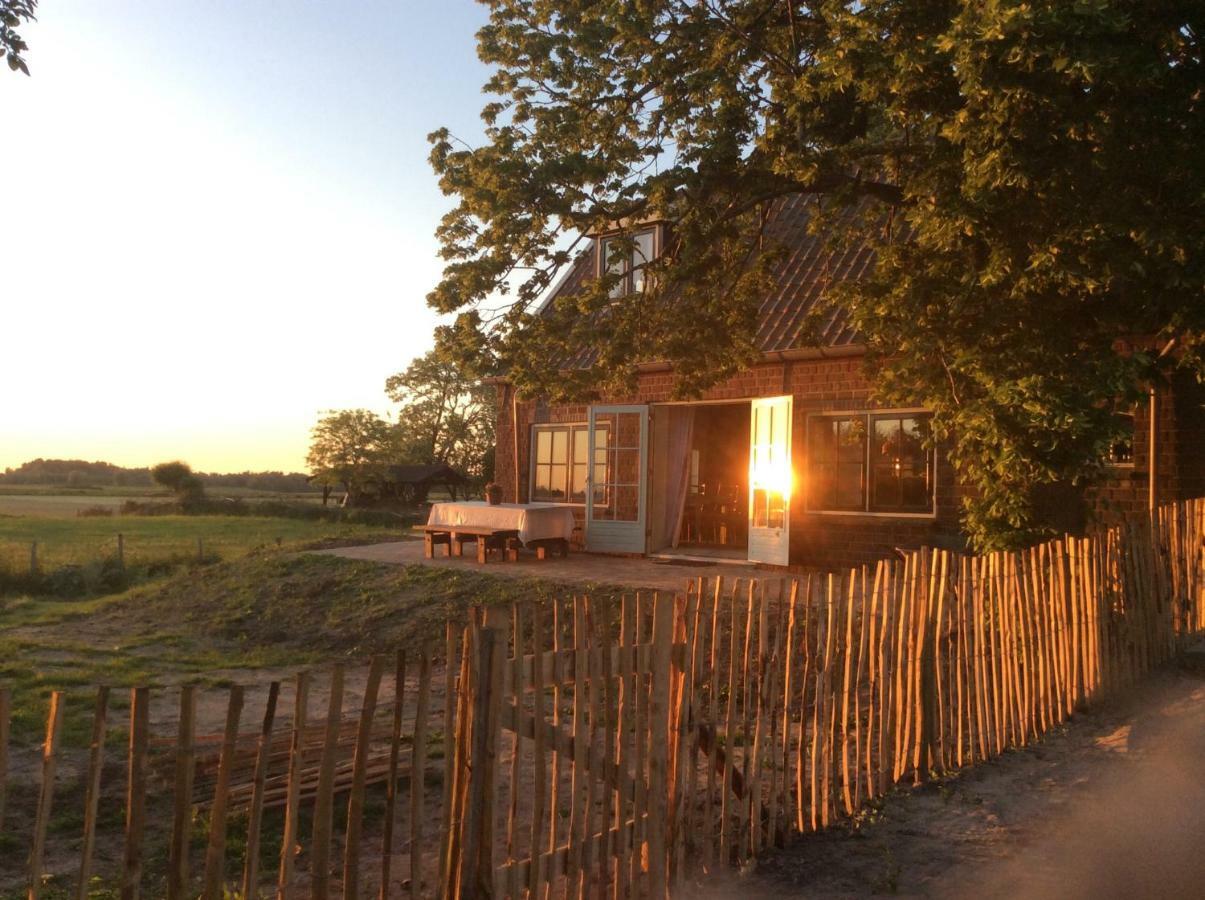Unique Place On The River Waal Heerewaarden Exterior photo